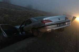 Două maşini au ieşit în decor, între Codlea şi Ghimbav (Foto)