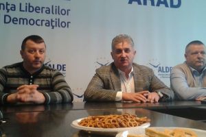 ALDE Arad se întăreşte: Ia membri şi de la PNL, şi de la PSD