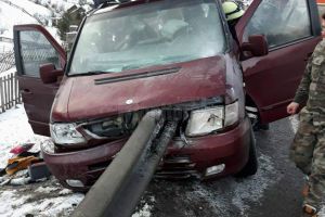 Au scăpat cu viaţă din microbuzul străpuns de la un capăt la altul de un parapet