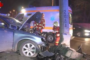 A plecat băut din club, la volanul unei maşini, şi a murit zdrobit de un stâlp de pe Calea ...