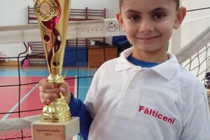 Cupa Moş Crăciun la tenis de câmp a adunat la Fălticeni peste 50 de copii