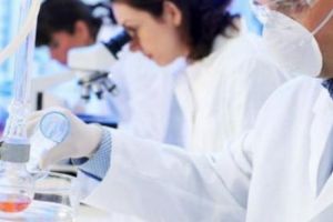 
Premiere la OncoGen. Specialiştii tipăresc tumori 3D şi au stabilit că alergiile se pot transmite intrauterin