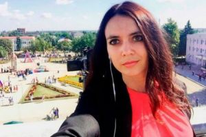 Cunoscută prezentatoare TV din Rusia, UCISĂ cu sânge rece în faţa copilului ei