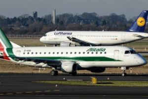 Lufthansa, favorită să preia compania aviatică Alitalia