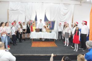 Petrăchioaia. Glasurile îngereşti ale copiilor au vestit Naşterea Domnului, la Școala Gimnazială nr. 1