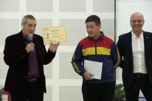 Tinerii au dansat dar diploma nu a căntat!
