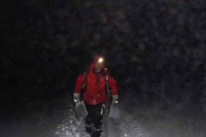 BUCEGI: Doi soţi şi bebeluşul lor, BLOCAŢI în ZĂPADĂ în drum spre Padina