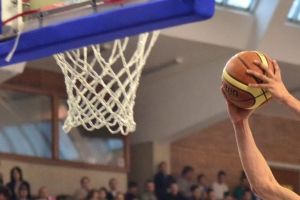 Ultimul joc din acest an: Baschetbaliştii de la CSM CSU Oradea primesc replica Stelei