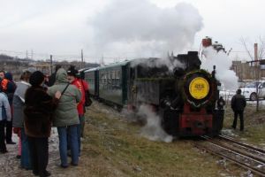 Idei de relaxare pentru minivacanţa de Anul Nou: vizionări de filme, distracţie la patinoar sau plimbare cu mocăniţa