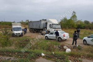 TÂRGOVIȘTE: Mascaţii au descins peste un transport de fier vechi de la o unitate militară către COS