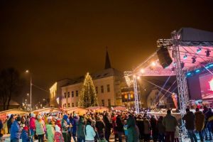 Spectacol ’’Feerie pe gheaţă’’ şi concerte cu Alina Eremia şi Feli la Târg de Crăciun la Șelimbăr