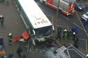 Moscova: Un autobuz a intrat în oamenii care aşteptau în staţie. Trei personae au fost rănite
