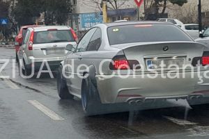 Masina tunata, pe un bulevard important din Constanta. Soferii din trafic, uimiti 