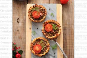 Mini tarte cu linte si bacon