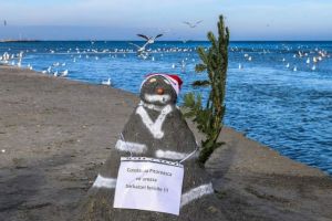 Imaginea zilei:  La Constanta, oamenii de zapada se fac din .... nisip  
