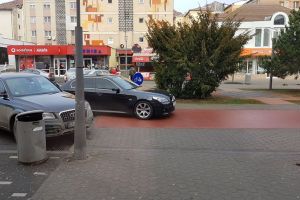 FOTO, ȘTIREA TA: Fie ca 2018 să fie anul în care la Alba Iulia nu se mai parchează pe pistele de biciclişti