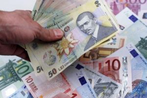 Euro a atins un nivel record, de 4,65 lei