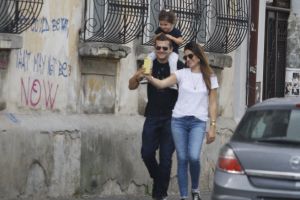 E multimilionară şi celebră în America! Am filmat-o la Bucureşti cu fetiţa de 2 ani & soţul ucrainean! Imagini fabuloase…