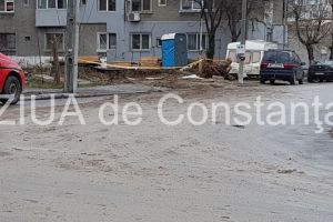 E jale. Constructia unui imobil din Constanta a umplut strazile dintr-un cartier  intreg de noroi. Pericol pentru traficul rutier (galerie foto+video)  