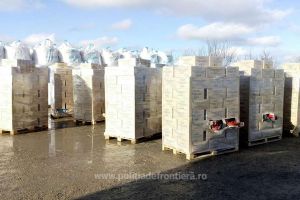 FOTO. Captură impresionantă de ţigări în Vama Halmeu. Contrabandă cu TIR-ul