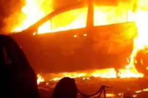 POLIȚIST târgumureşean, ameninţat în stil MAFIOT? Maşina i-a fost INCENDIATĂ. Agenţii de poliţie sunt in alertă!