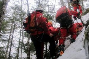 Mai mulţi salvamontişti la muncă la trecerea dintre ani