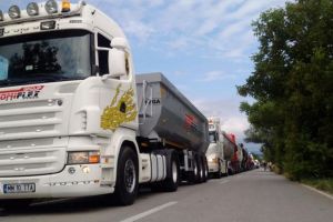 Restricţii de circulaţie pe Valea Oltului pentru TIR-uri