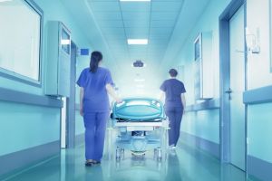 O româncă a murit în Spania, după ce a aşteptat 12 ore la spital, fără să primească îngrijiri medicale