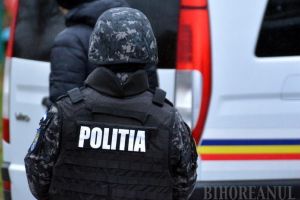 Scandal în Sârbi: Un poliţist care încerca să oprească o bătaie dintr-un restaurant, lovit în cap de unul dintre agresori