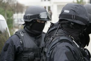 Percheziţii în Dumbrava. S-au confiscat tigari, tutun vrac si petarde