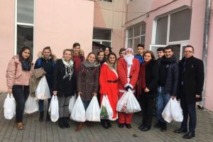 FOTO. Campania locală de voluntariat „Cozonacul de Crăciun” organizată de Liceul Teoretic Teiuş, finalizată cu succes