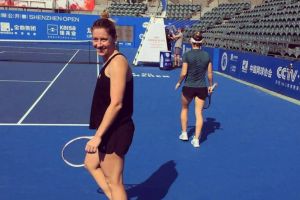 ​Ghiciti cu cine am avut onoarea sa ma antrenez azi?“: Simona Halep, pregatire in China, pentru turneul de la Shenzhen