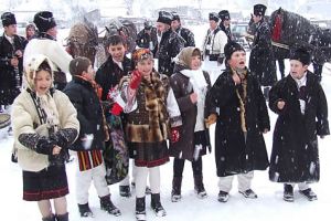 Obiceiuri şi tradiţii de Anul Nou: Pluguşorul, Capra, umblatul cu Ursul, Sorcova. Cele mai frumoase obiceiuri din ţara noastră