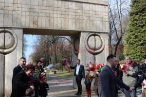 GORJ. 15 perechi se vor căsători, de Revelion, sub Poarta Sărutului