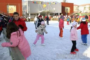 Pregătiţi patinele. Copiii vor avea intrare gratuită la patinoar în ajunul Anului Nou
