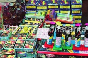 Articole pirotehnice aduse din Bulgaria, comercializate ilegal la Mangalia. Au fost intocmite dosare penale