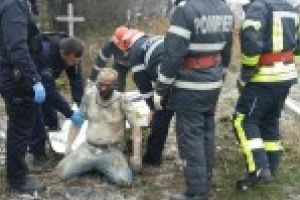 Un barbat si-a dat foc in cimitir, pentru ca s-a certat cu nevasta