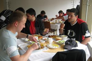 Caloriile fiecărei porţii de mâncare, trecute în meniul cantinei Universităţii din Suceava