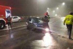 GALERIE FOTO: Un sofer beat si-a facut masina praf pe podul de la Apollo