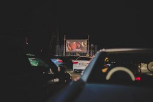 Peste 400 de suceveni au preferat să meargă la filmul vizionat direct din maşină