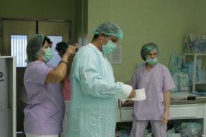 OUG: Menţinerea în plată a influenţelor financiare pentru personalul din unităţile sanitare după 1 ianuarie