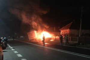 Accident grav în apropiere de Râmnicu Vâlcea. Un şofer a ars de viu în maşină