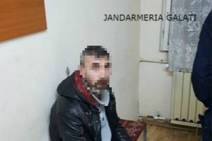 Un bărbat din Galaţi, aflat în arest la domiciliu, surprins la furat dintr-un supermarket