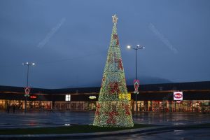 Unde şi până la ce oră vă puteţi face cumpărăturile în Ajun de Anul Nou