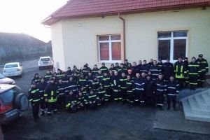 FOTO. Pompierii au schimbat efectivele de la Moftin. Situaţia încă nu este rezolvată