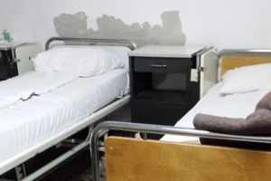 Imagini dintr-un spital din Timisoara: Zugraveala cazuta si igrasie. Clinica intra in reabilitare din 2018