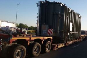 PESTE 36 de VICTIME în KENYA după o ciocnire VIOLENTĂ între un AUTOBUZ şi un CAMION