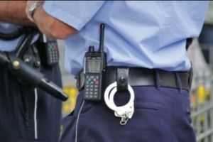 Poliţist HĂRȚUIT în instanţă de un şofer care şi-a dat o IDENTITATE FALSĂ