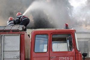 Incendiu la ferma primarului din Teaca