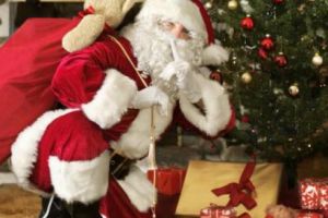 Moş Crăciun a venit şi la copiii din programul „Zâmbete în Dar”